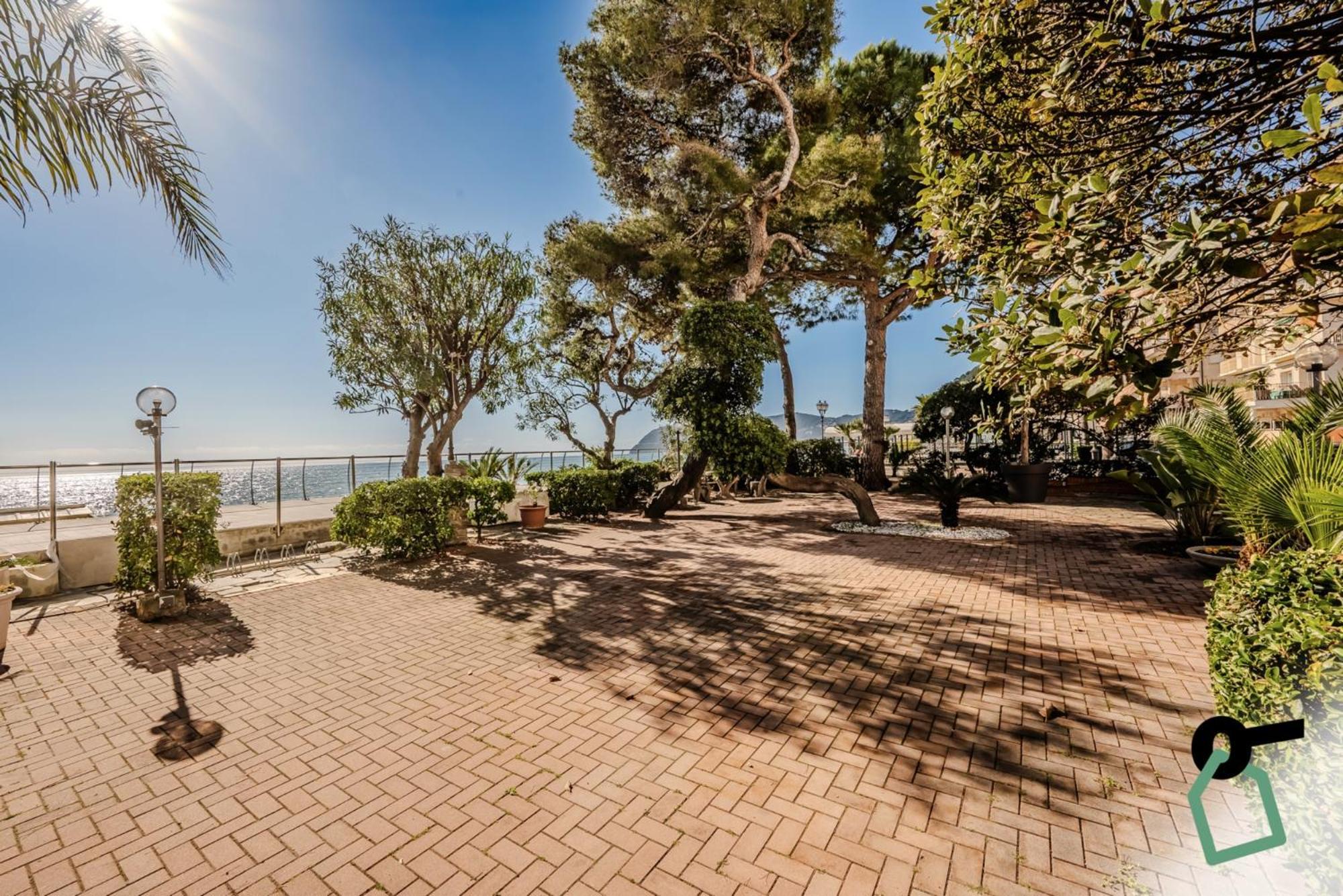 Hotiday Room Collection - Mediterranee Alassio Exterior foto